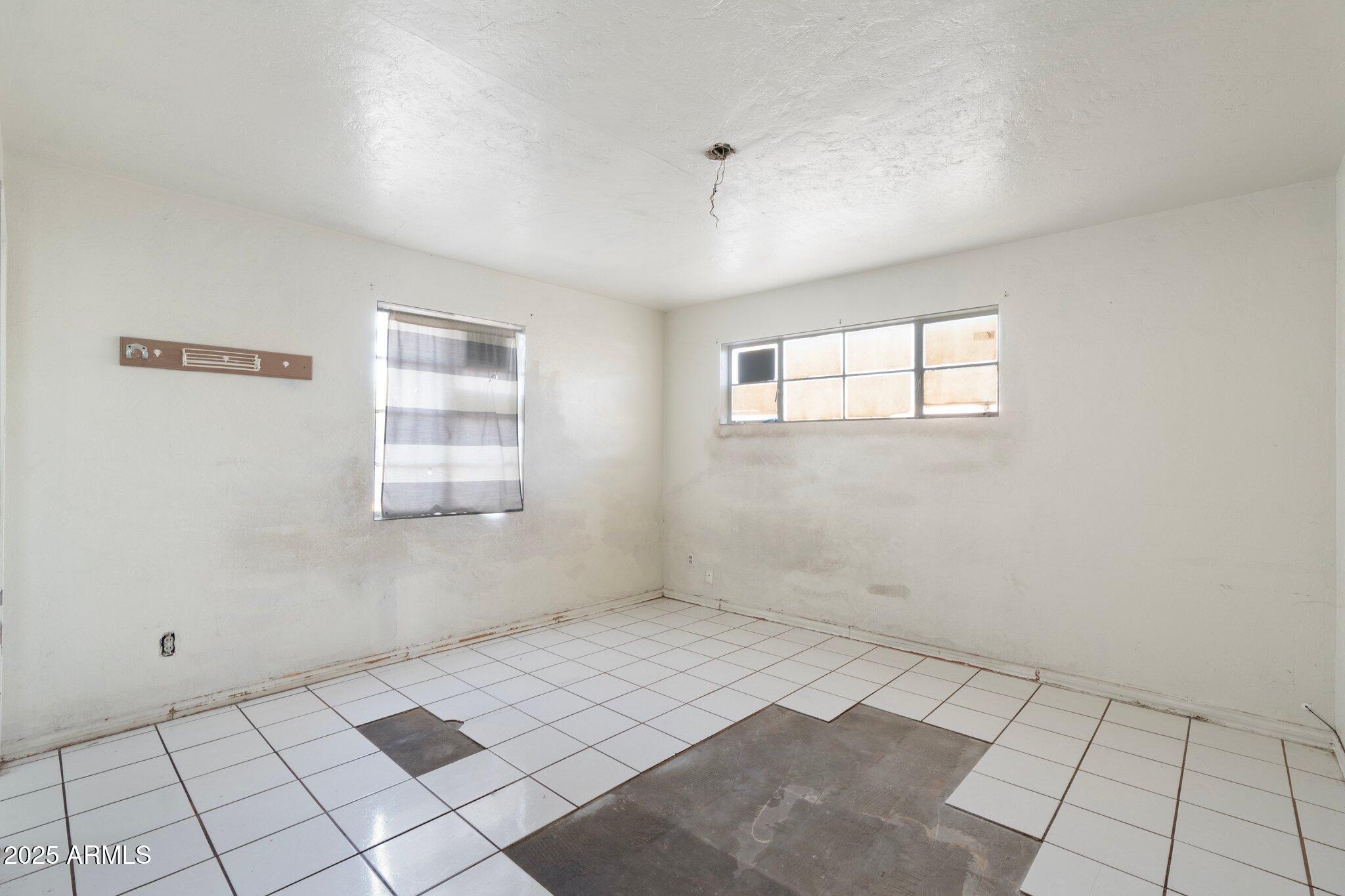 3843 East Coronado Road Phoenix, AZ 85008 - Photo 14 of 19 14-web-or-mls-DSC09058