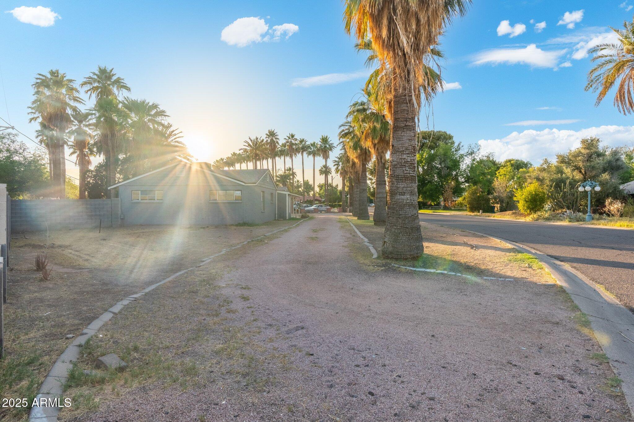 3843 East Coronado Road Phoenix, AZ 85008 - Photo 6 of 19 6-web-or-mls-DSC09089-HDR-Edit