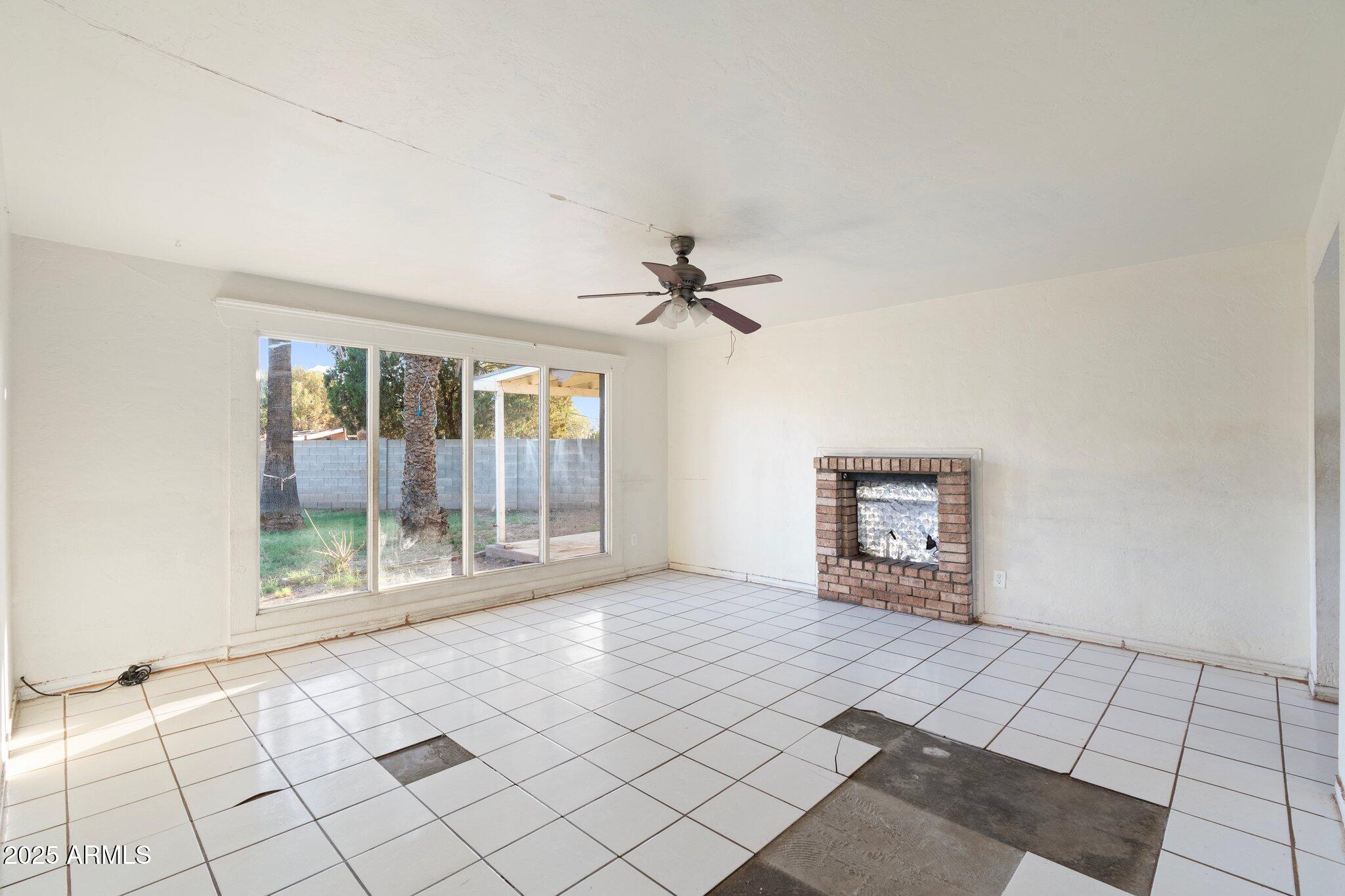 3843 East Coronado Road Phoenix, AZ 85008 - Photo 10 of 19 9-web-or-mls-DSC09043