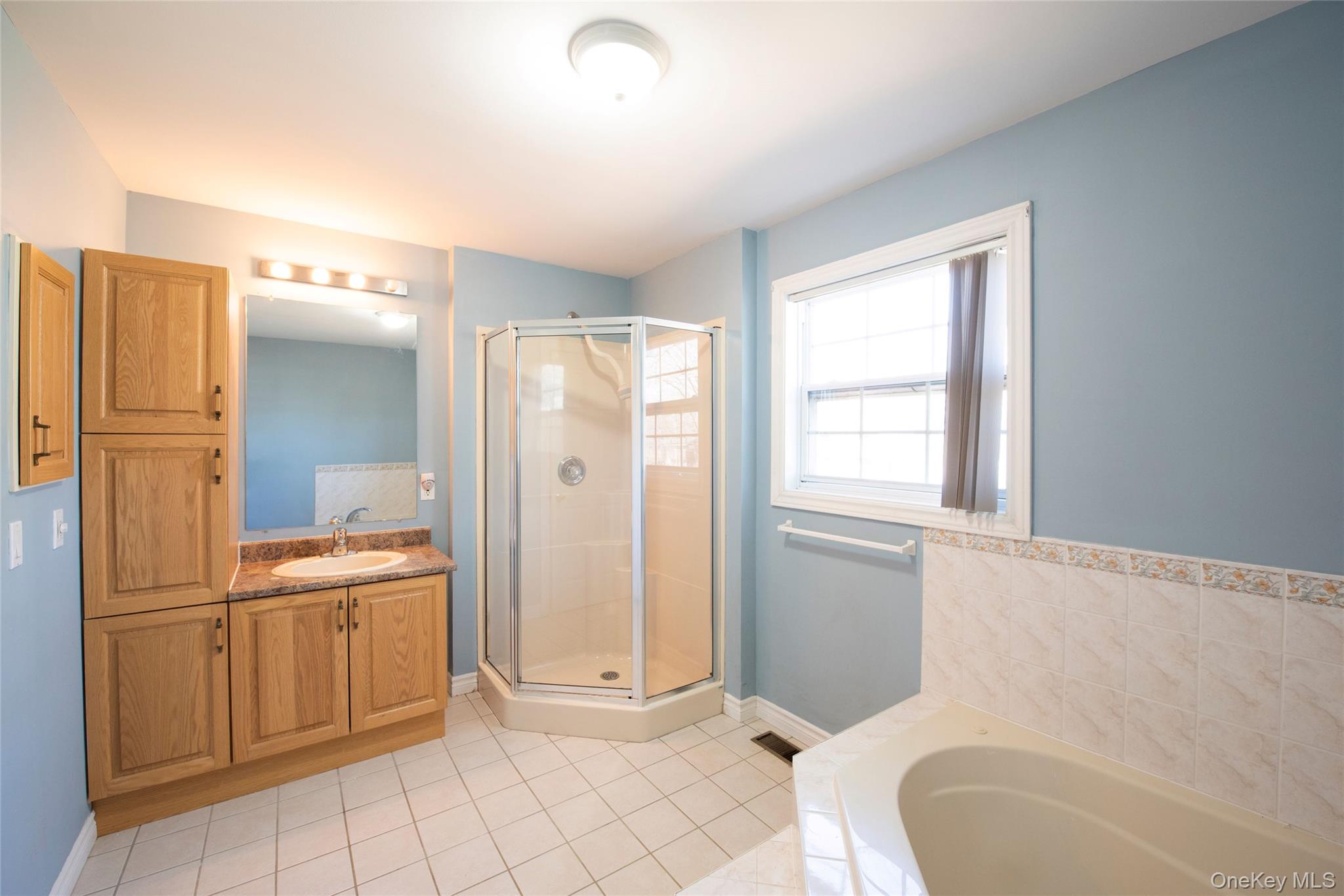 212 Rhinecliff Road Rhinebeck, NY 12572 - Photo 13 of 18 a bathroom with a tub sink and mirror
