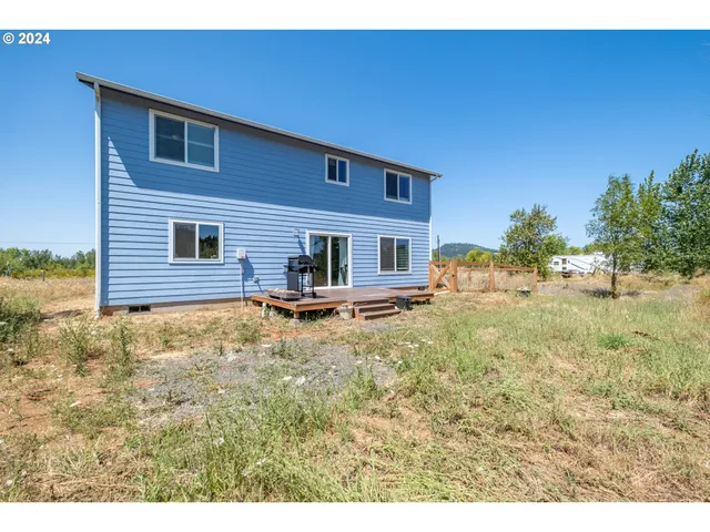 a view of house and outdoor space