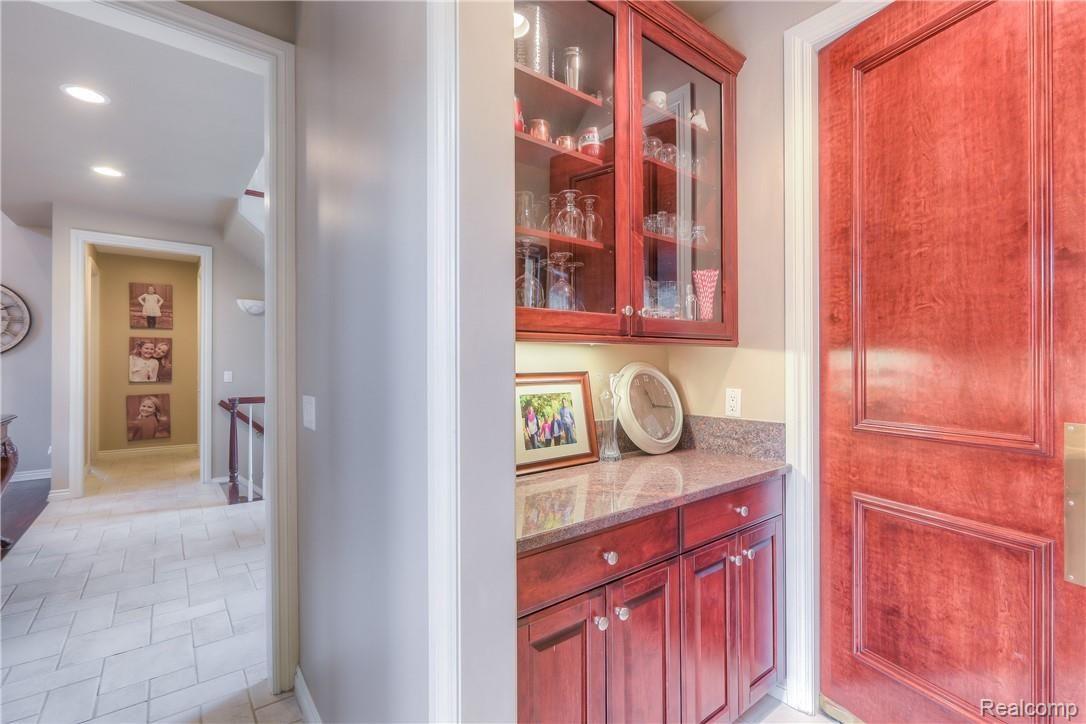 4873 Goodison Pl Drive Rochester, MI 48306 - Photo 25 of 55 25 - Butlers Pantry.jpg