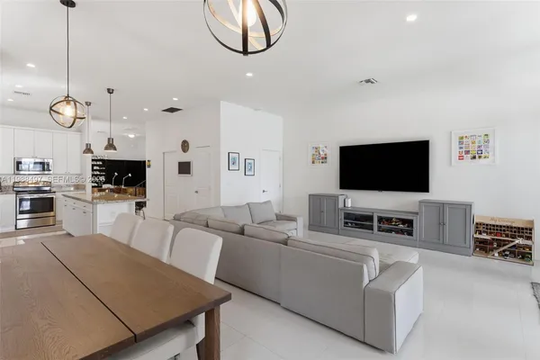 $1,995,000 | 3407 Day Avenue, Unit 3407, Miami, FL 33133