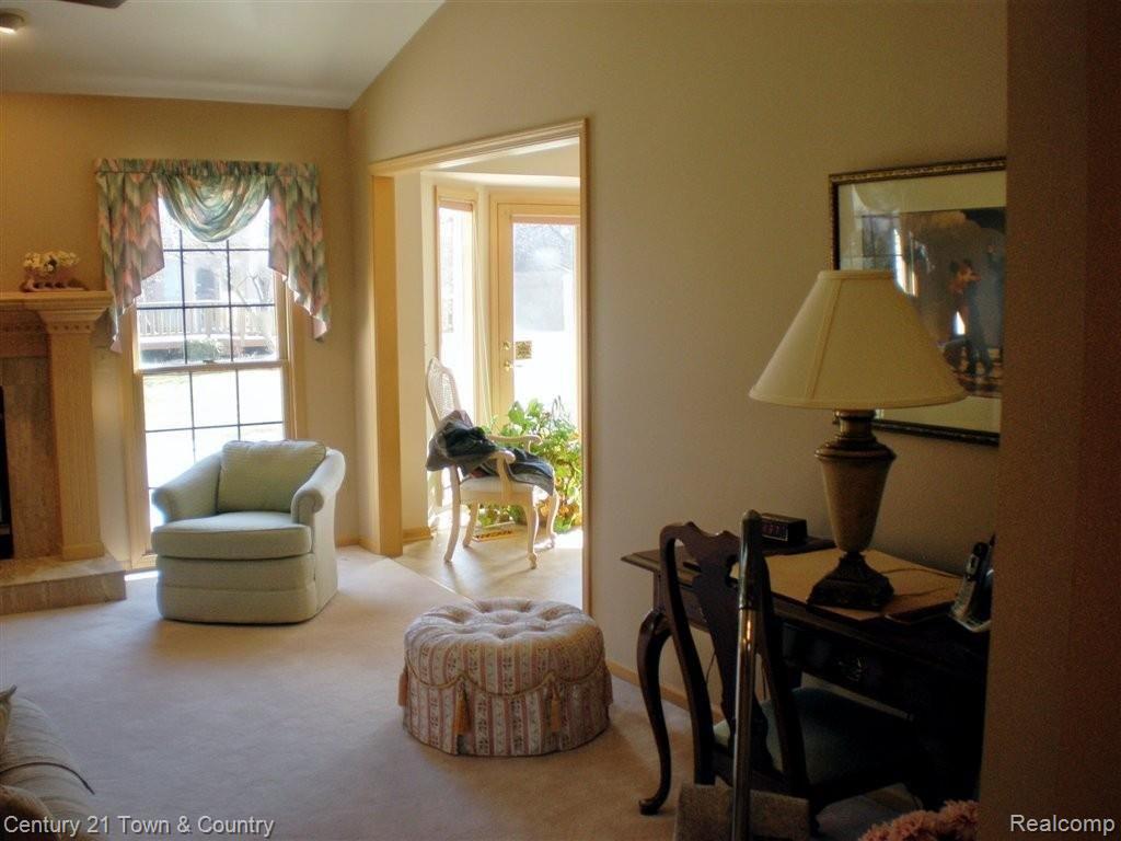 409 Drexelgate Parkway Rochester, MI 48307 - Photo 8 of 24 L.jpg