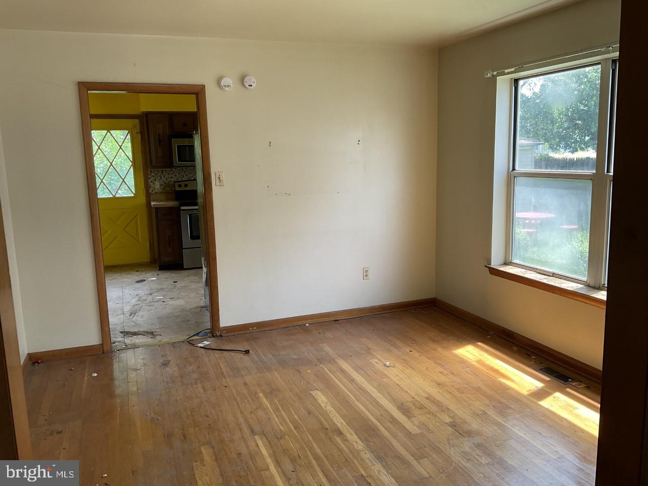 109 Avon Beach Road Dundalk, MD 21222 - Photo 3 of 14 Gallery Image 3
