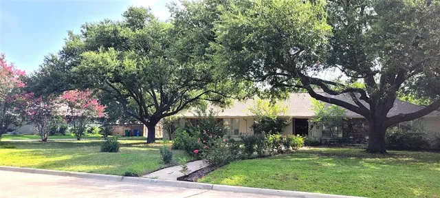 $3,600 | 204 Overhill Drive, Waxahachie, TX 75165
