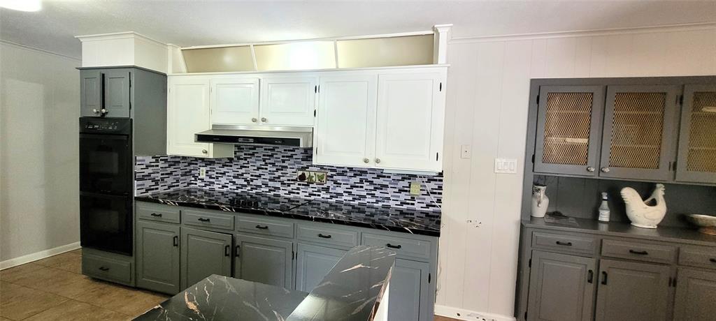 204 Overhill Drive Waxahachie, TX 75165 - Photo 12 of 40 a bathroom with a sink and a mirror