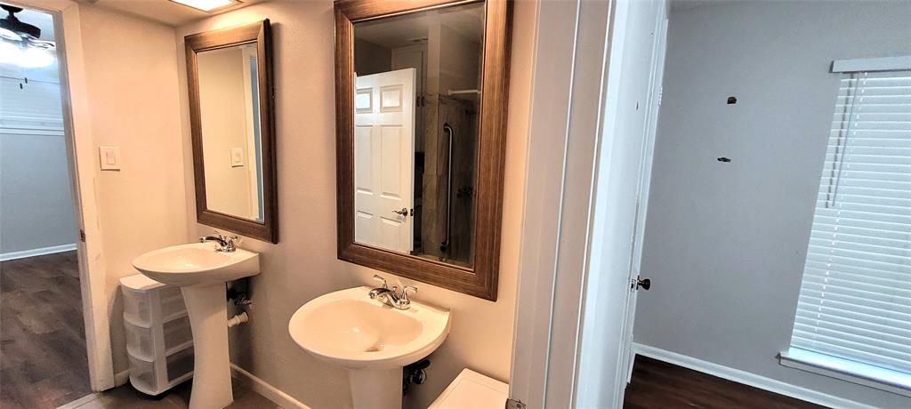 204 Overhill Drive Waxahachie, TX 75165 - Photo 27 of 40 a bathroom with a sink and a mirror