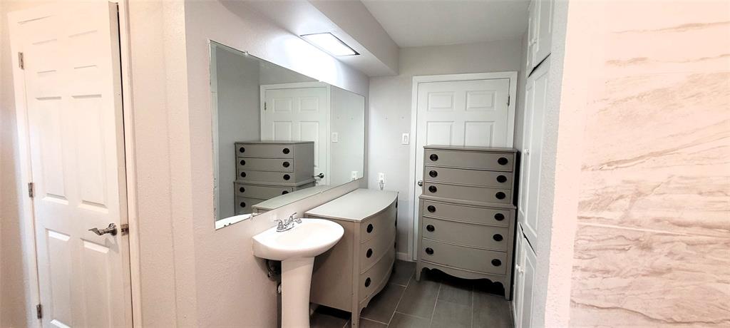 204 Overhill Drive Waxahachie, TX 75165 - Photo 28 of 40 a bathroom with a sink a toilet and shower