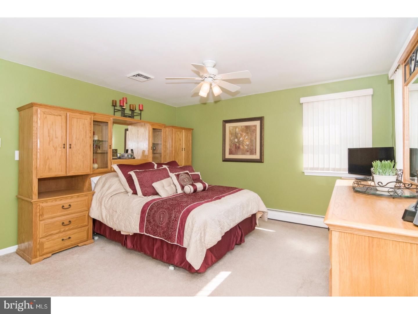 985 Independence Road Warminster, PA 18974 - Photo 14 of 22 Gallery Image 14