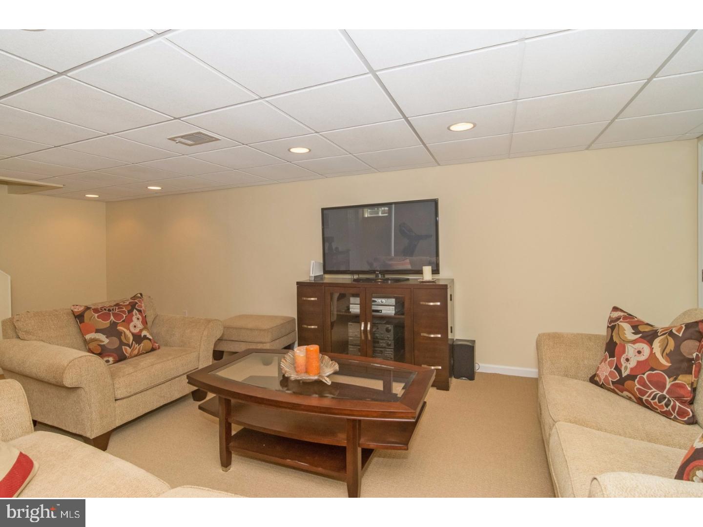985 Independence Road Warminster, PA 18974 - Photo 18 of 22 Gallery Image 18