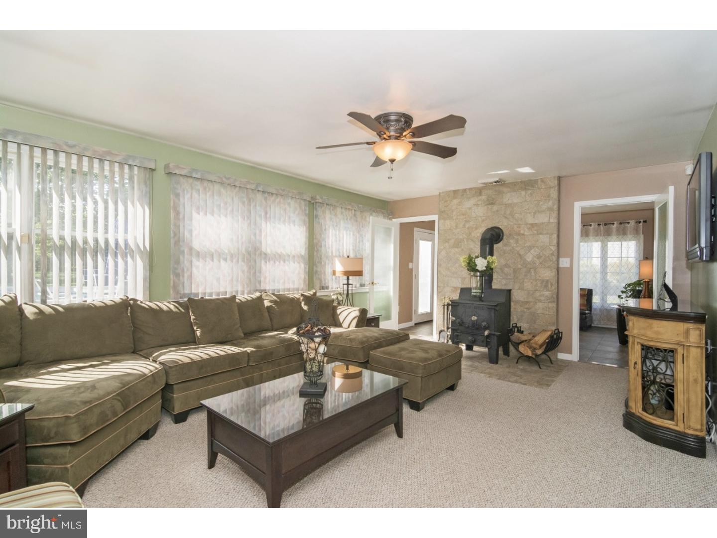985 Independence Road Warminster, PA 18974 - Photo 4 of 22 Gallery Image 4