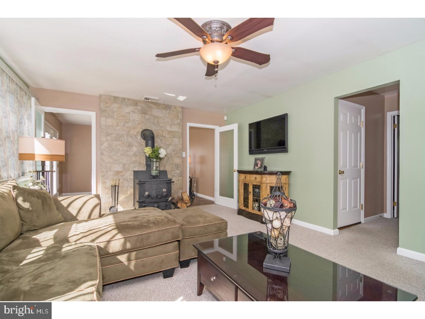 985 Independence Road Warminster, PA 18974 - Photo 5 of 22 Gallery Image 5