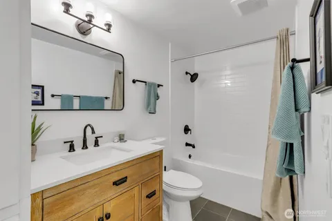 $318,990 | 919 2nd Avenue West, Unit 505, Seattle, WA 98119