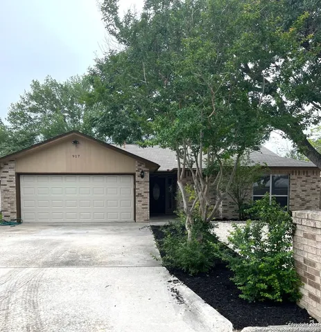 $1,475 | 917 Seminole Drive, New Braunfels, TX 78130