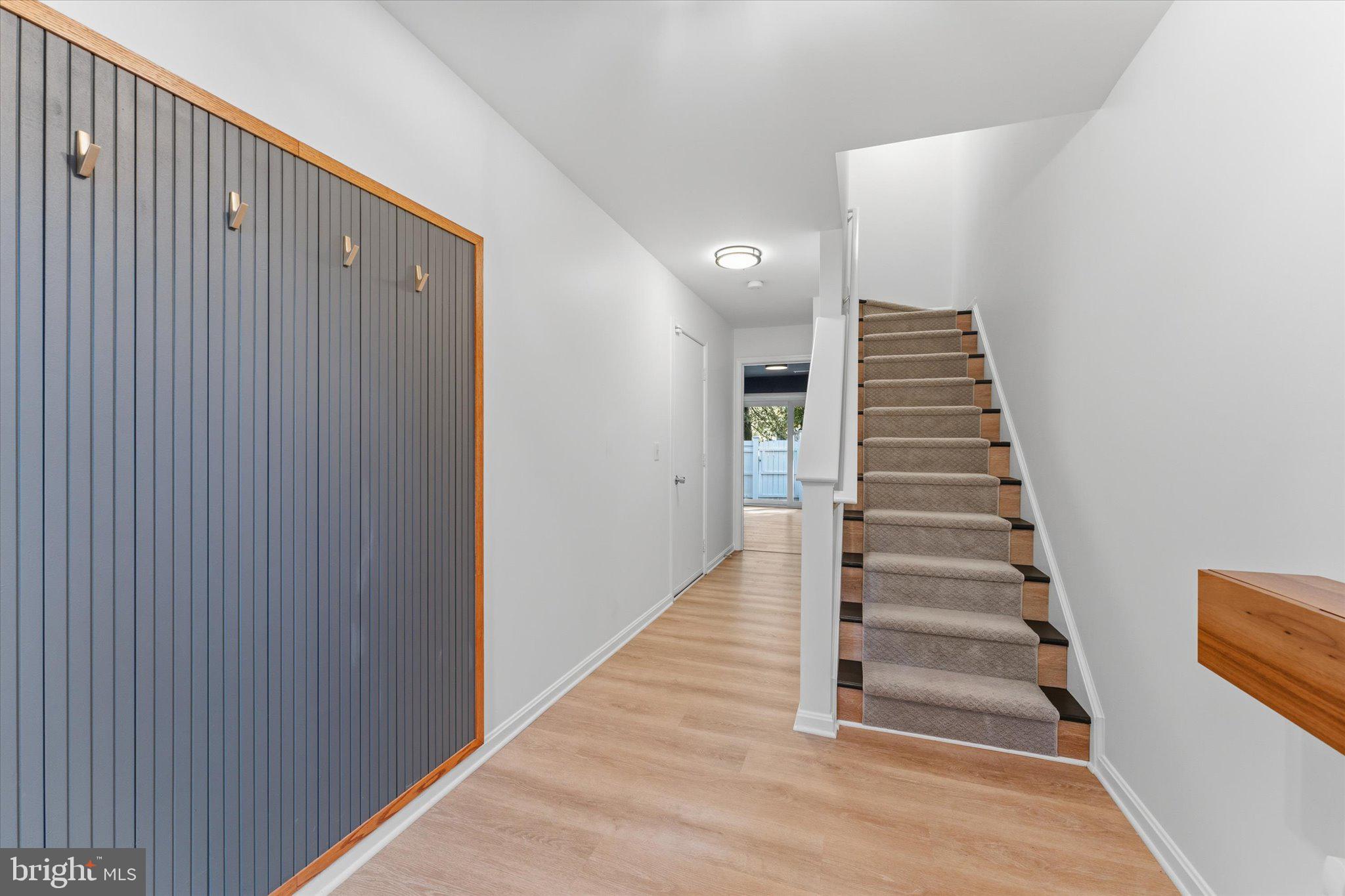 12066 Edgemere Circle Reston, VA 20190 - Photo 3 of 41 Brightly lit entryway