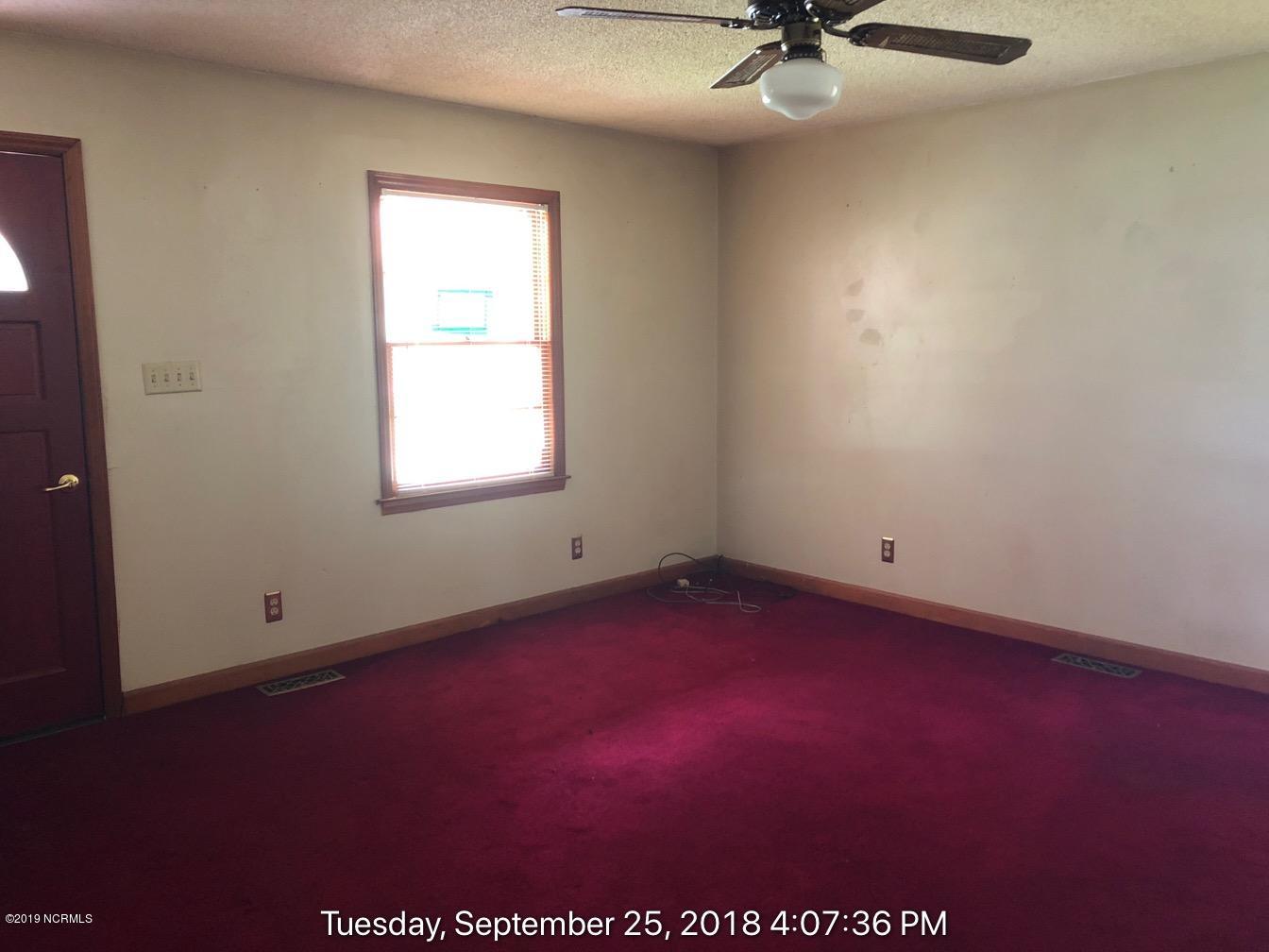 8817 Toisnot Road Rocky Mount, NC 27803 - Photo 2 of 11 8817 Toisnot Rd livingroom 0925