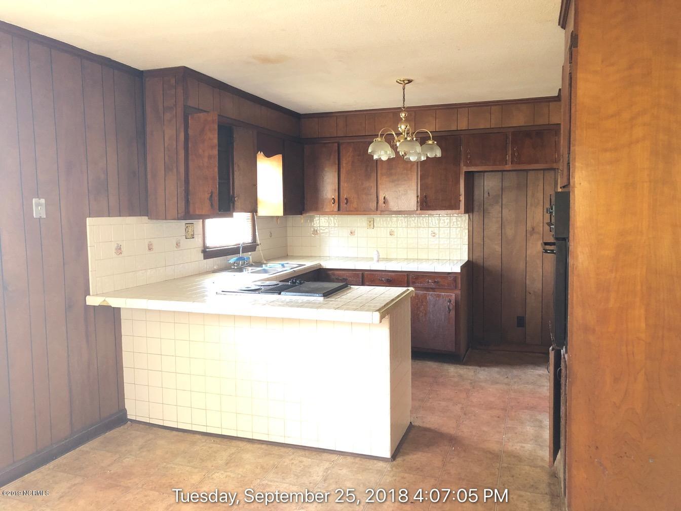 8817 Toisnot Road Rocky Mount, NC 27803 - Photo 3 of 11 8817 Toisnot rd kitchen 0925