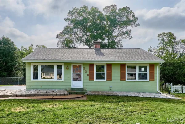 $1,950 | 228 Newton Place, Ballwin, MO 63021