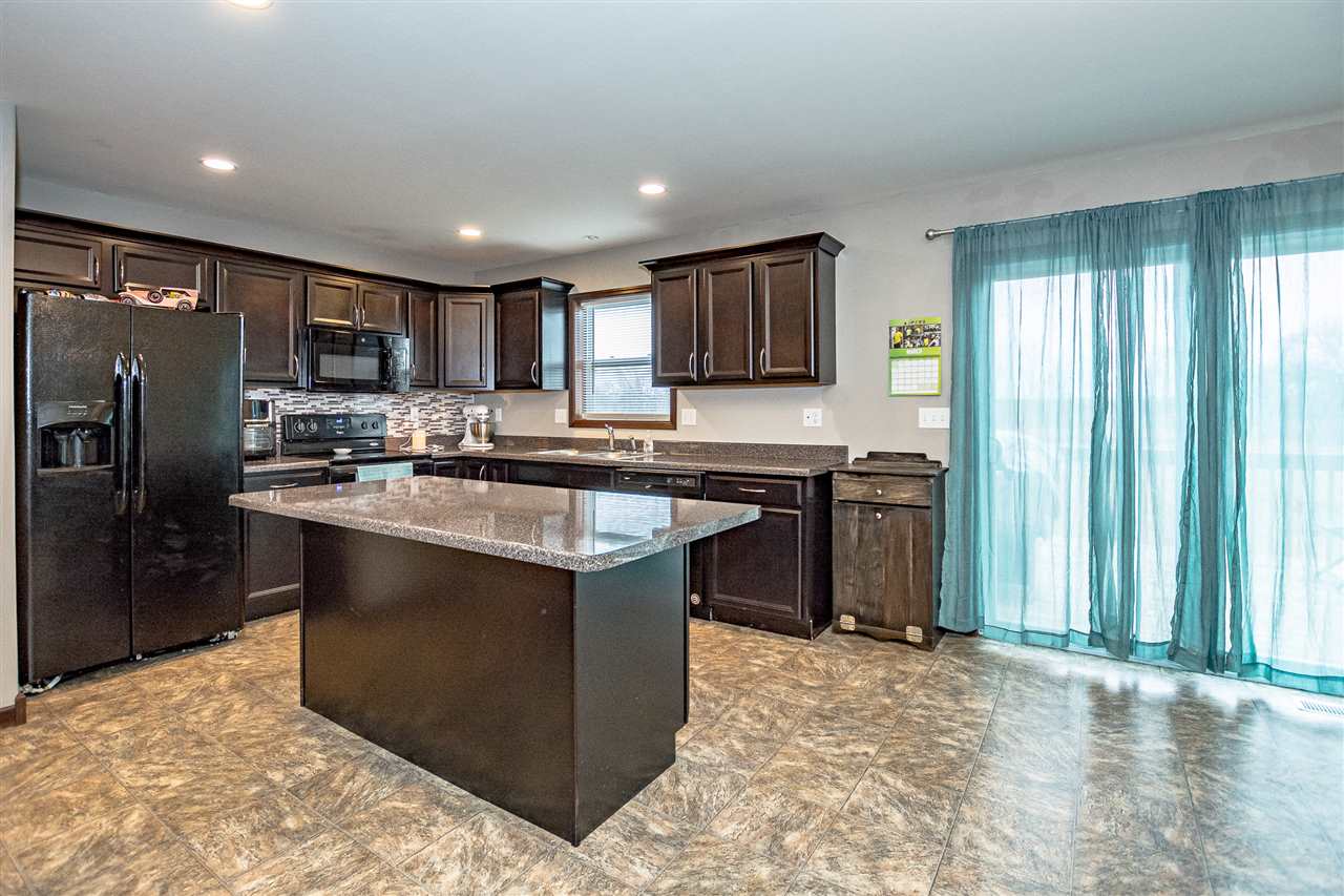 2908 Riviera Street Southwest, Unit B Cedar Rapids, IA 52404 - Photo 5 of 17 Gallery Image 5