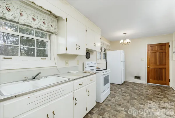 $189,900 | 537 32nd Street Southwest, Hickory, NC 28602