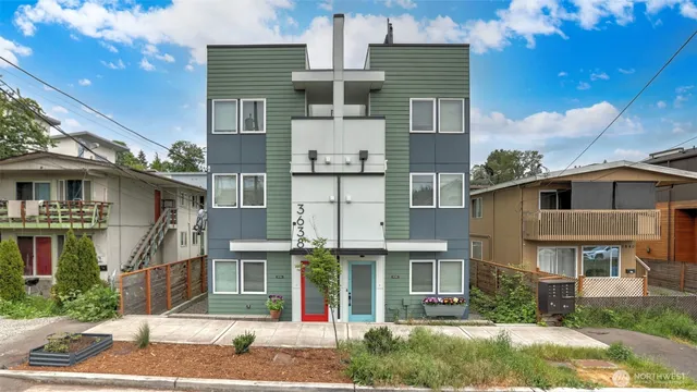 a view of building with yard