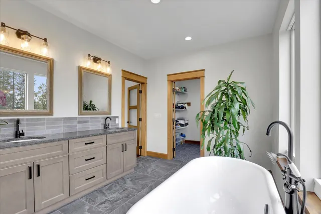 $849,500 | 39980 Lake Summit Drive, Loon Lake, WA 99148