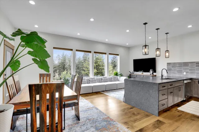 $849,500 | 39980 Lake Summit Drive, Loon Lake, WA 99148