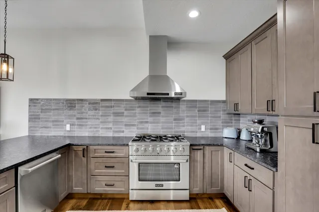 $849,500 | 39980 Lake Summit Drive, Loon Lake, WA 99148