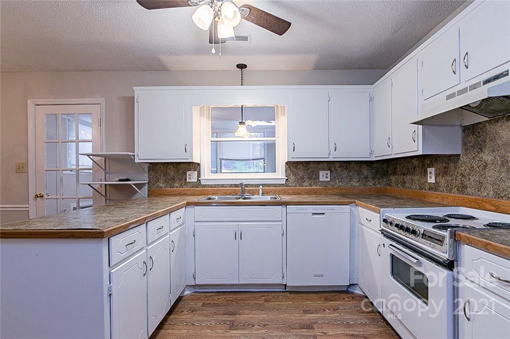 1103 Hensley Road Fort Mill, SC 29715 - Photo 5 of 18 Gallery Image 5