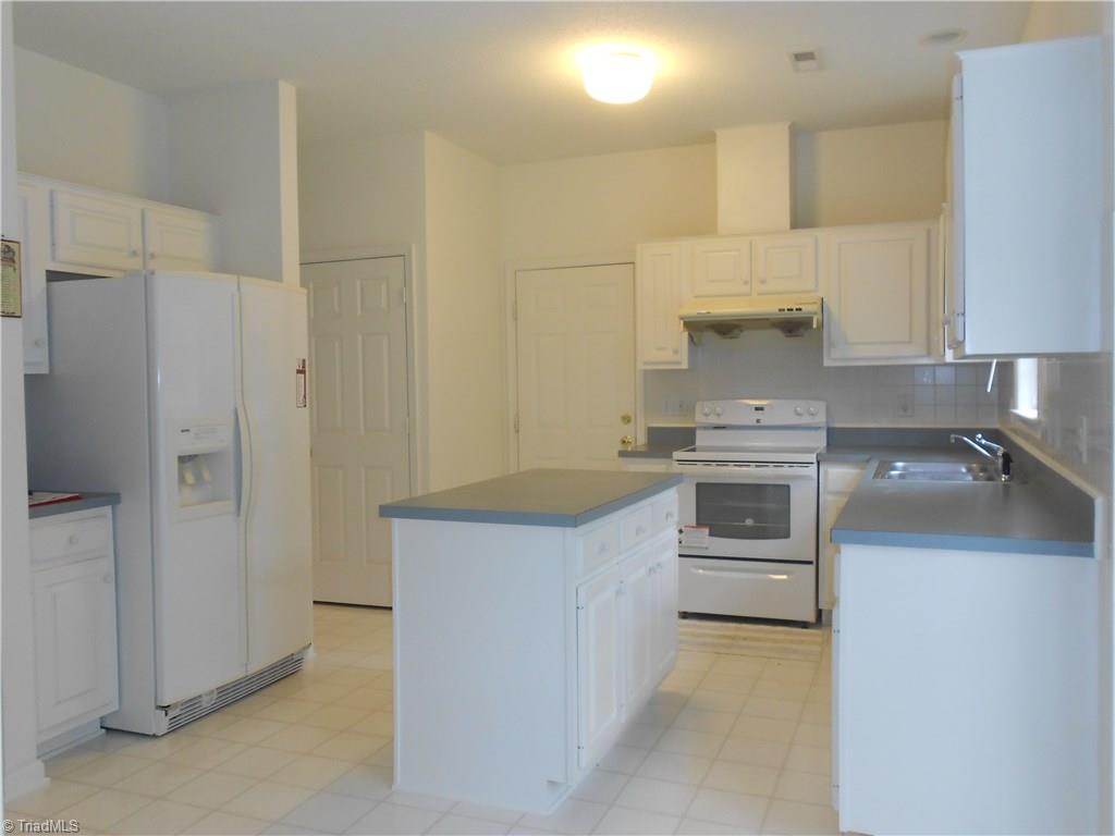 3632 Shadow Ridge Drive High Point, NC 27265 - Photo 2 of 15 Gallery Image 2