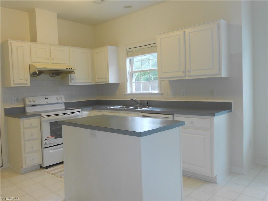 3632 Shadow Ridge Drive High Point, NC 27265 - Photo 3 of 15 Gallery Image 3