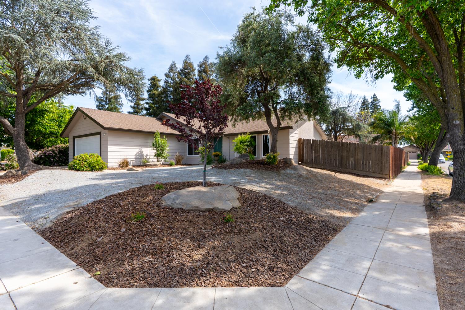 825 East Decatur Avenue Fresno, CA 93720 - Photo 1 of 42