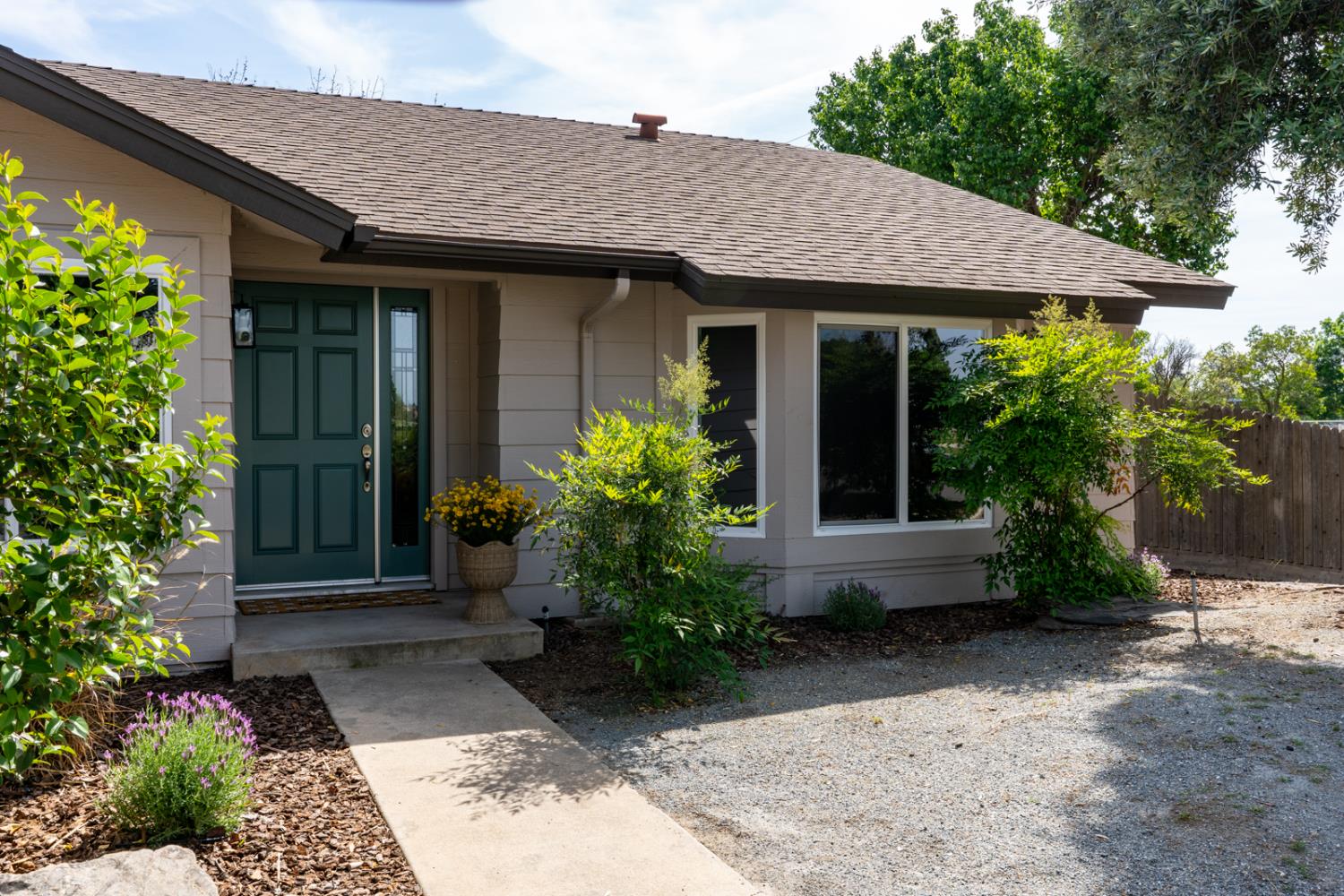 825 East Decatur Avenue Fresno, CA 93720 - Photo 3 of 42