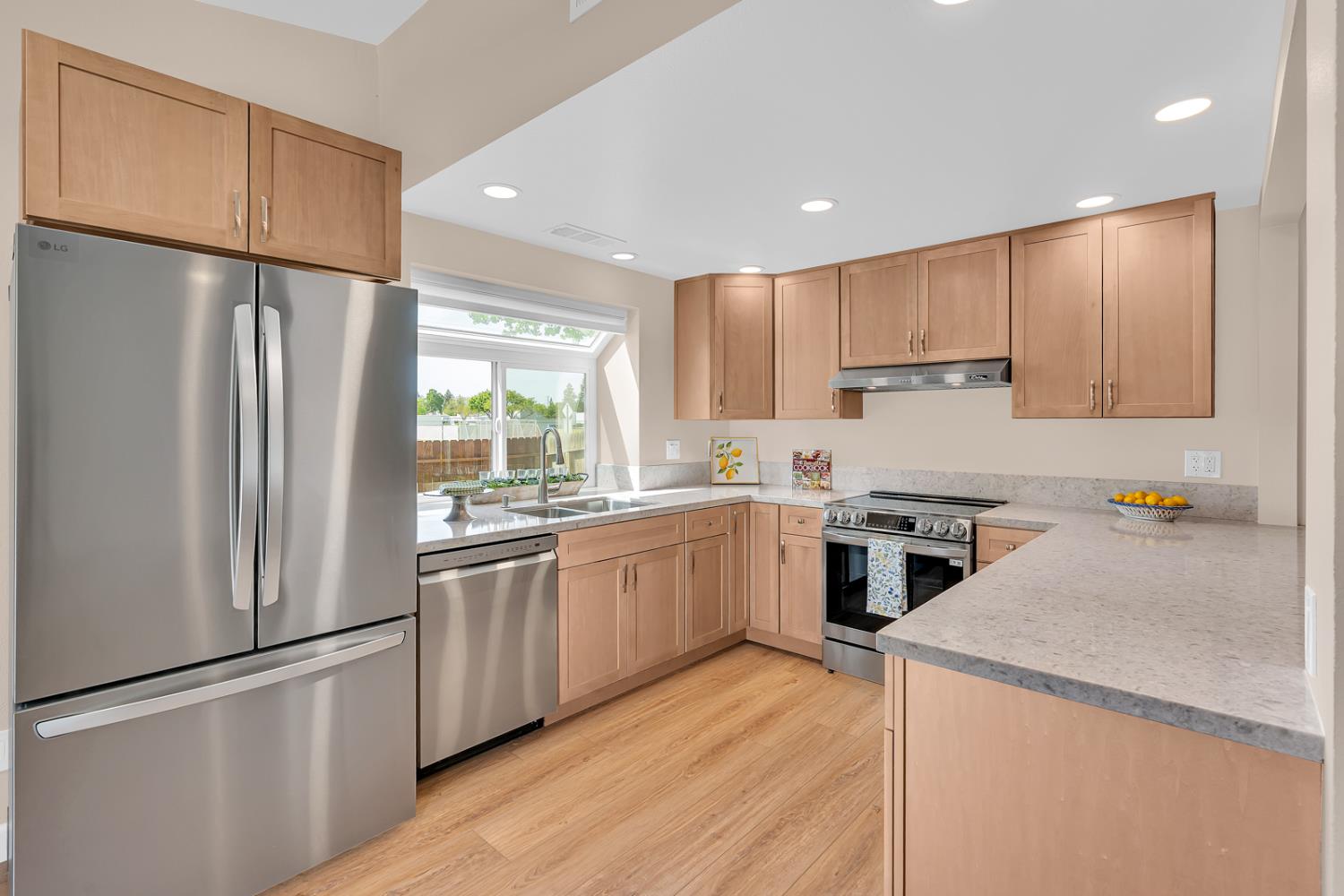 825 East Decatur Avenue Fresno, CA 93720 - Photo 9 of 42