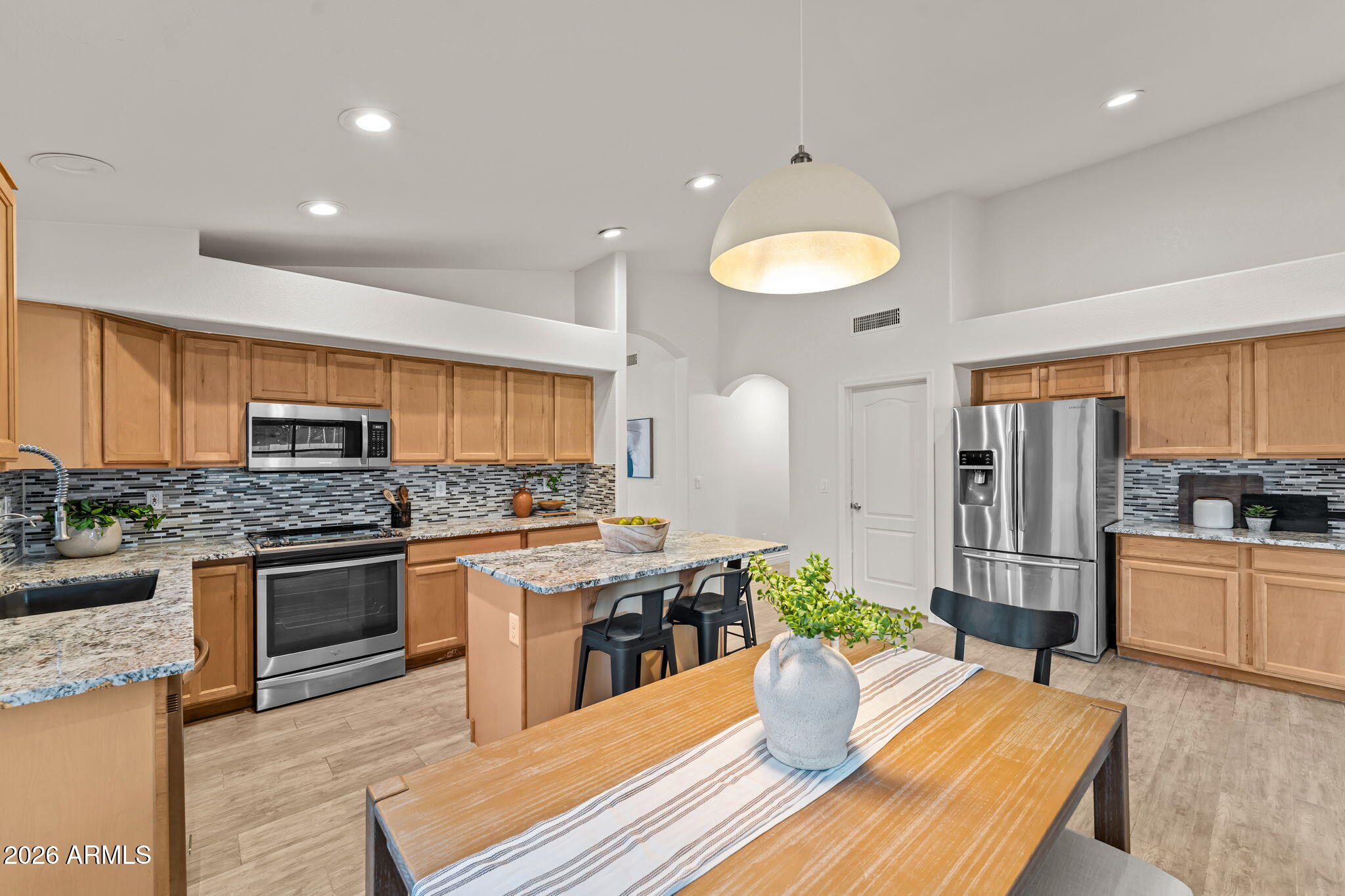 2132 East Smoke Tree Road Gilbert, AZ 85296 - Photo 8 of 32 25_kitchen