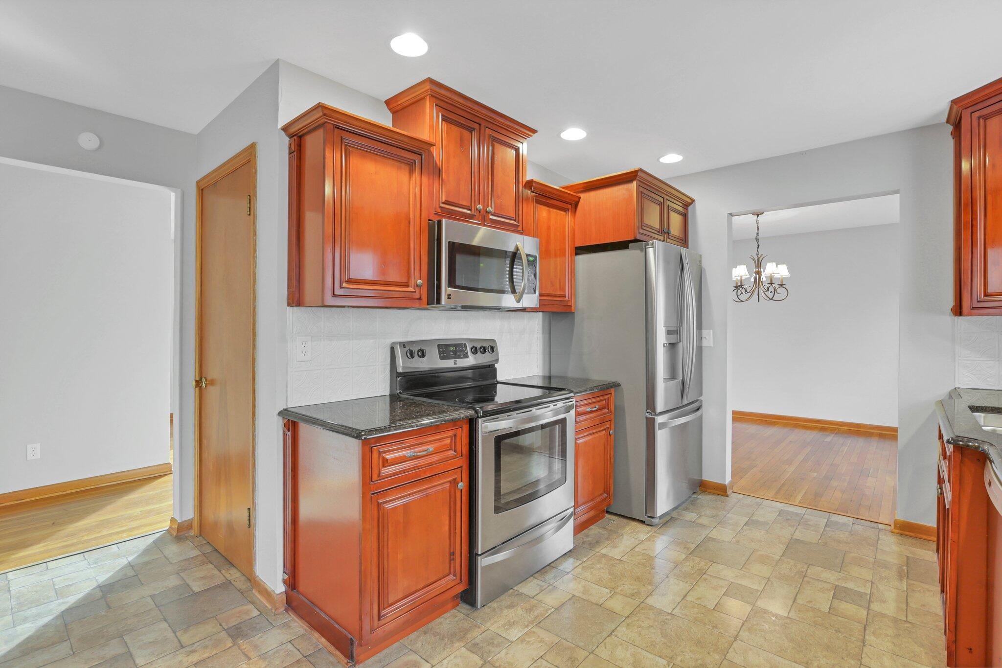 252 Derby Downs Road Newark, OH 43055 - Photo 16 of 64 Kitchen