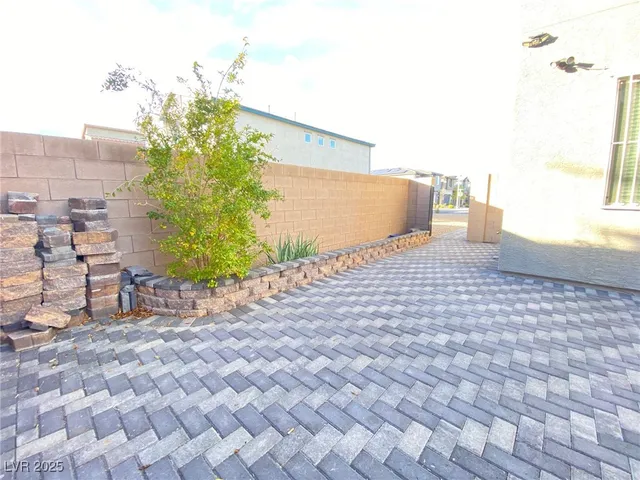 $2,900 | 7939 Bechstein Way, Las Vegas, NV 89145