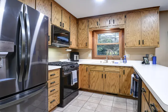 $289,900 | 1803 Hilltop Drive, West Bend, WI 53095