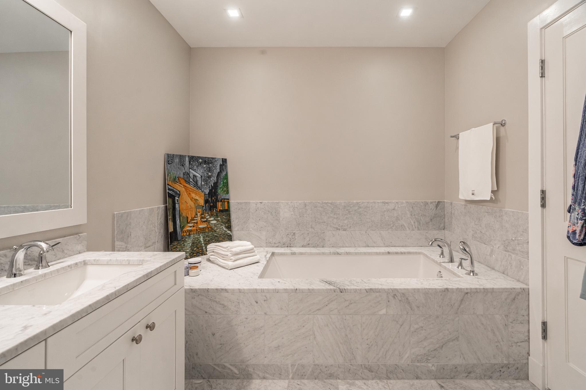 210 South 25th Street, Unit 1102 Philadelphia, PA 19103 - Photo 23 of 46 Soaking Tub