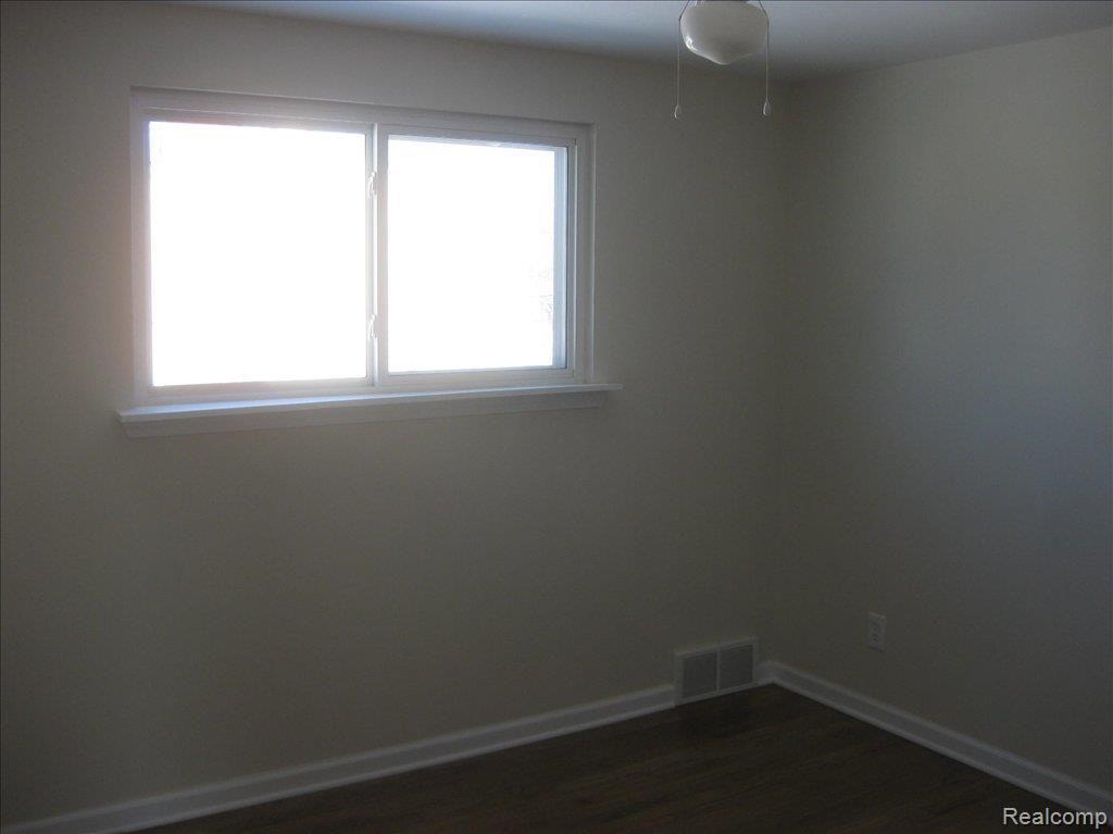 18633 Davidson Road Fraser, MI 48026 - Photo 11 of 15 Pictures 035