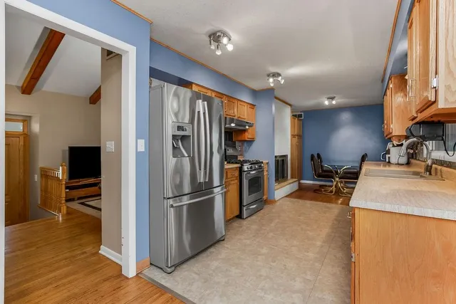 $425,000 | 715 Northwest South Shore Drive, Lake Waukomis, MO 64151