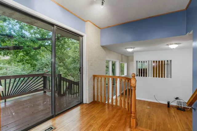 $425,000 | 715 Northwest South Shore Drive, Lake Waukomis, MO 64151