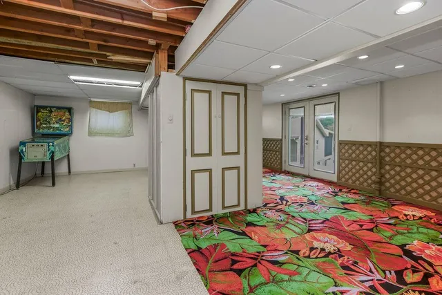 $425,000 | 715 Northwest South Shore Drive, Lake Waukomis, MO 64151