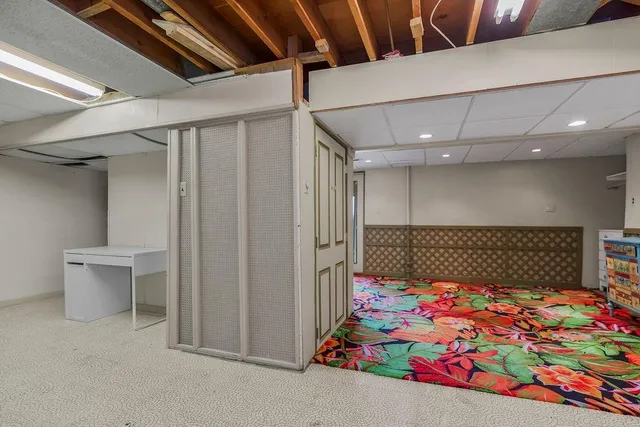 $425,000 | 715 Northwest South Shore Drive, Lake Waukomis, MO 64151