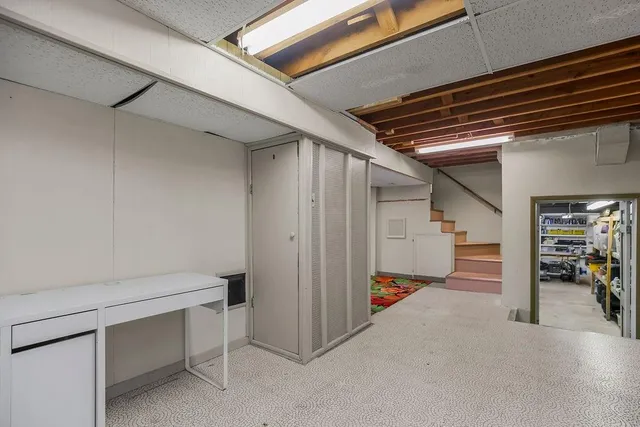 $425,000 | 715 Northwest South Shore Drive, Lake Waukomis, MO 64151