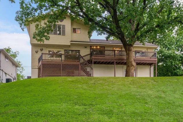 $425,000 | 715 Northwest South Shore Drive, Lake Waukomis, MO 64151