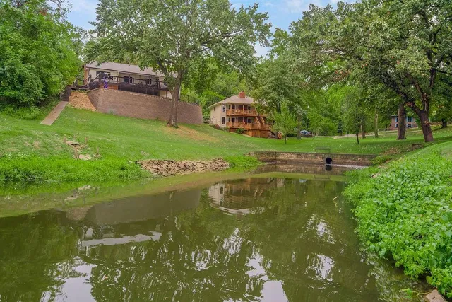 $425,000 | 715 Northwest South Shore Drive, Lake Waukomis, MO 64151