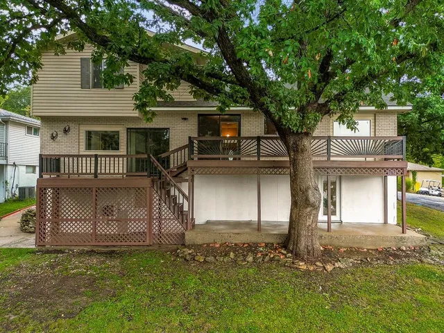 $425,000 | 715 Northwest South Shore Drive, Lake Waukomis, MO 64151