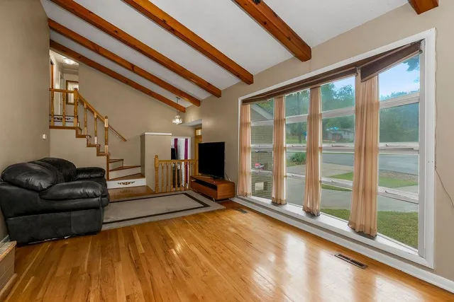 $425,000 | 715 Northwest South Shore Drive, Lake Waukomis, MO 64151